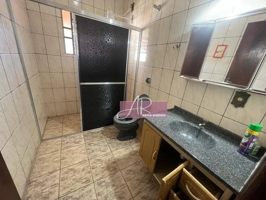 Casa com 1 quarto à venda, 450m2 em Pouso Alegre - MG - imagem 6 Foto 6 de Casa com 1 quarto à venda, 450m2 em Pouso Alegre - MG