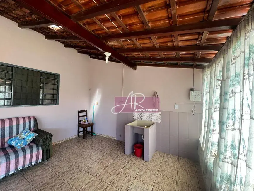 Casa com 1 quarto à venda, 450m2 em Pouso Alegre - MG - imagem 4 Foto 4 de Casa com 1 quarto à venda, 450m2 em Pouso Alegre - MG