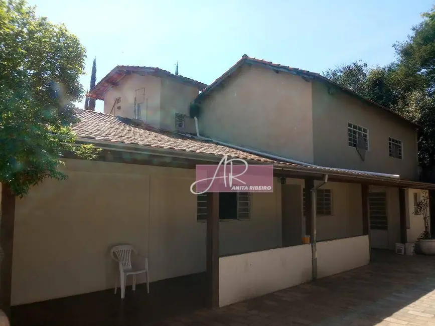 Casa com 12 quartos à venda, 780m2 em Pouso Alegre - MG - imagem 1 Foto 1 de Casa com 12 quartos à venda, 780m2 em Pouso Alegre - MG