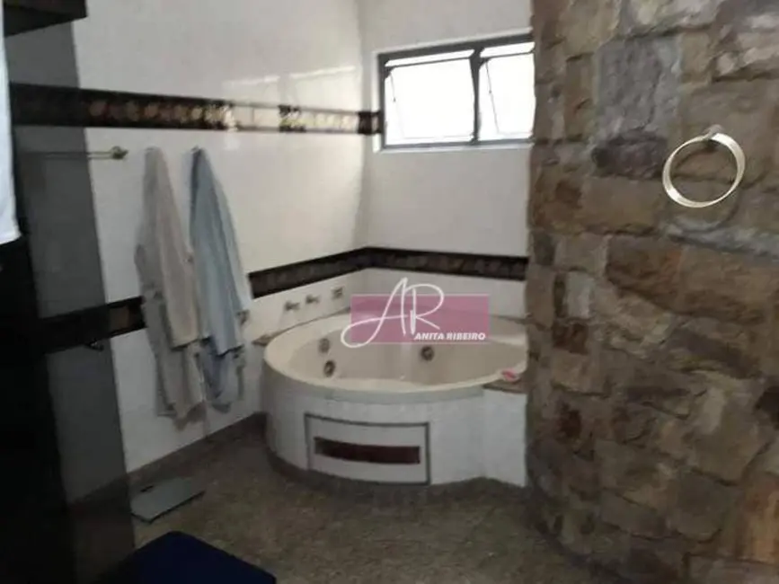 Apartamento com 4 quartos à venda, 243m2 em Centro, Pouso Alegre - MG - imagem 8 Foto 8 de Apartamento com 4 quartos à venda, 243m2 em Centro, Pouso Alegre - MG