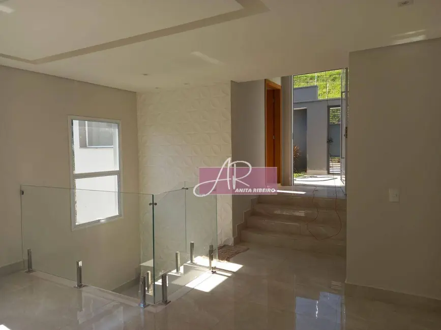 Casa com 4 quartos à venda, 300m2 em Colinas de Santa Bárbara, Pouso Alegre - MG - imagem 3 Foto 3 de Casa com 4 quartos à venda, 300m2 em Colinas de Santa Bárbara, Pouso Alegre - MG