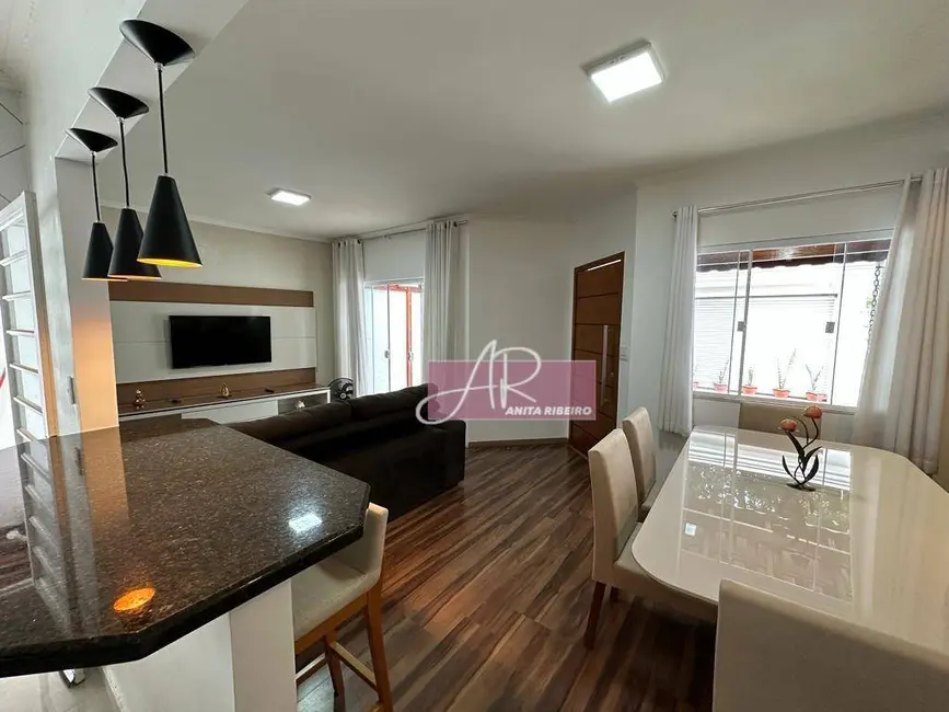 Foto 5 de Casa com 3 quartos à venda, 240m2 em Santa Clara, Pouso Alegre - MG