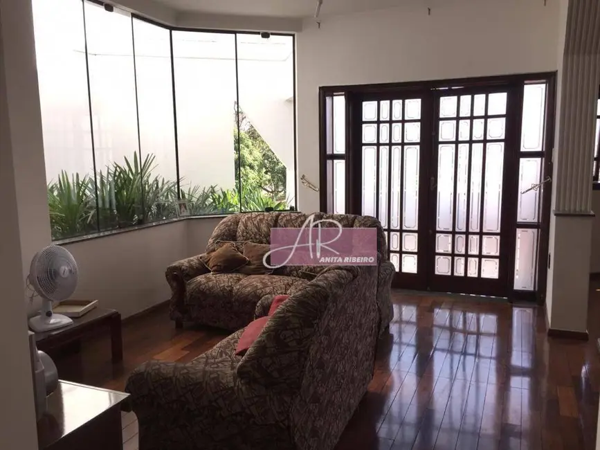Foto 2 de Casa com 5 quartos à venda, 450m2 em Pouso Alegre - MG
