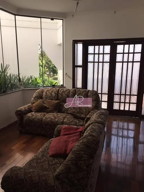 Foto 3 de Casa com 5 quartos à venda, 450m2 em Pouso Alegre - MG