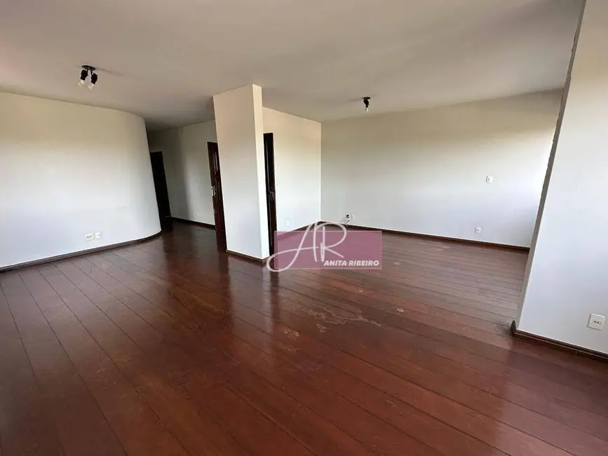 Foto 2 de Apartamento com 3 quartos à venda, 155m2 em Centro, Pouso Alegre - MG