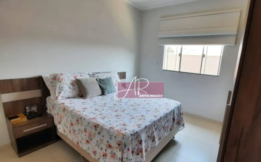 Casa com 3 quartos à venda, 200m2 em Pouso Alegre - MG - imagem 7 Foto 7 de Casa com 3 quartos à venda, 200m2 em Pouso Alegre - MG