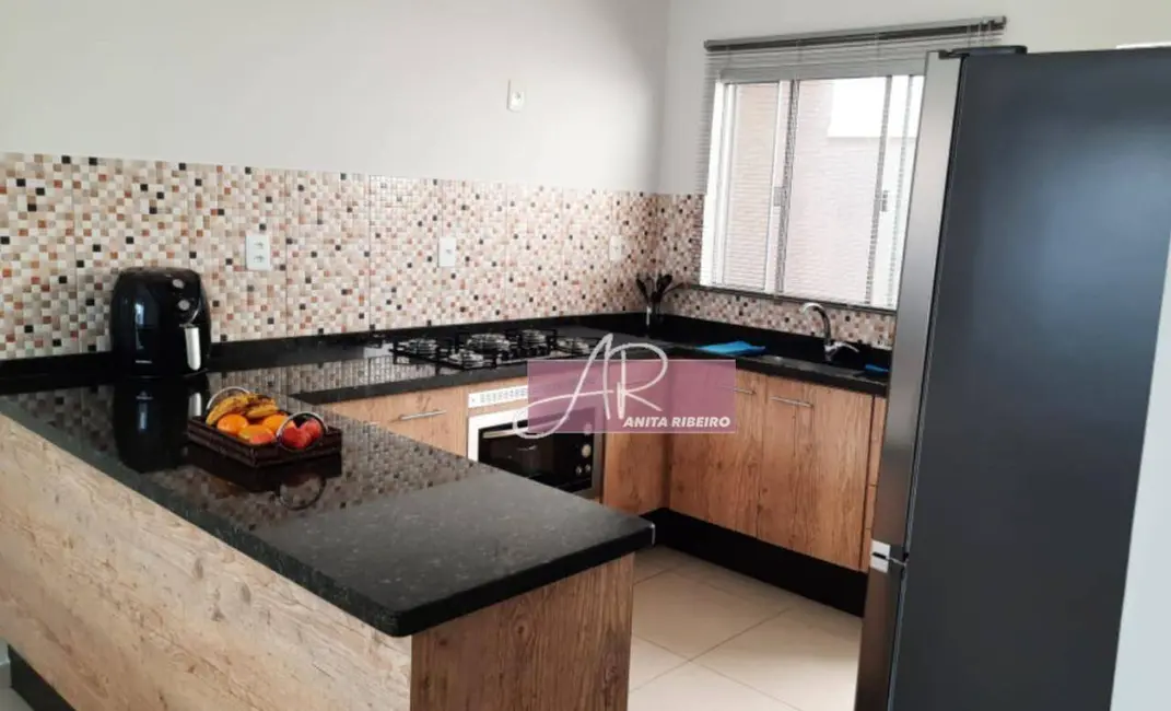 Casa com 3 quartos à venda, 200m2 em Pouso Alegre - MG - imagem 4 Foto 4 de Casa com 3 quartos à venda, 200m2 em Pouso Alegre - MG