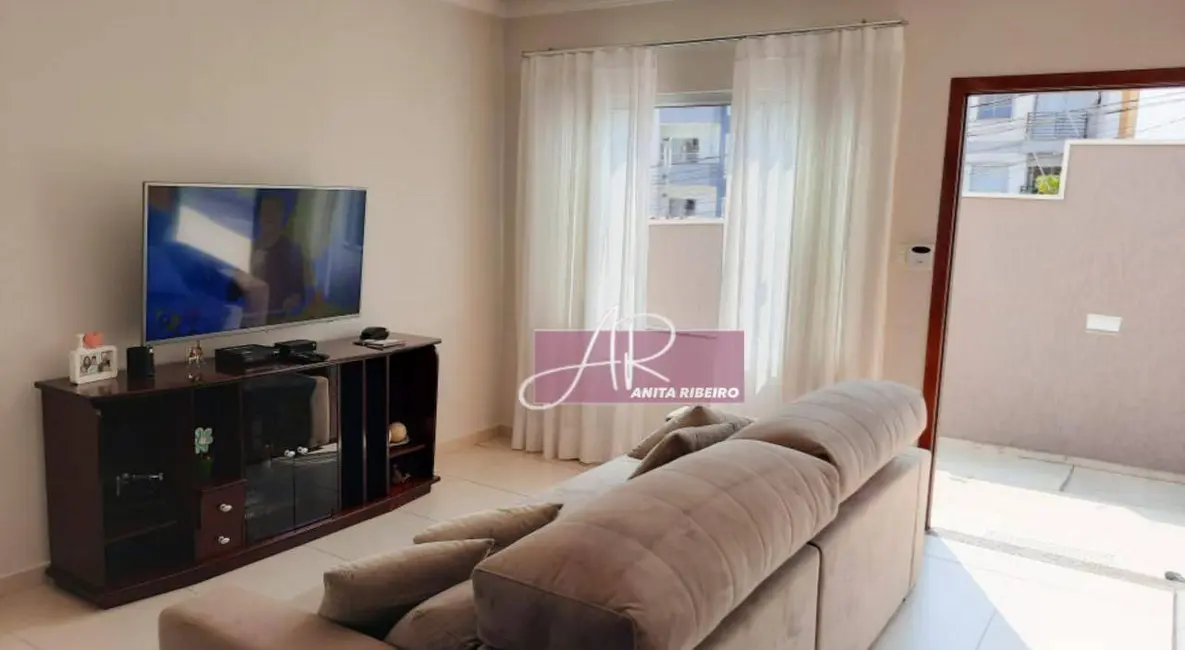 Casa com 3 quartos à venda, 200m2 em Pouso Alegre - MG - imagem 2 Foto 2 de Casa com 3 quartos à venda, 200m2 em Pouso Alegre - MG