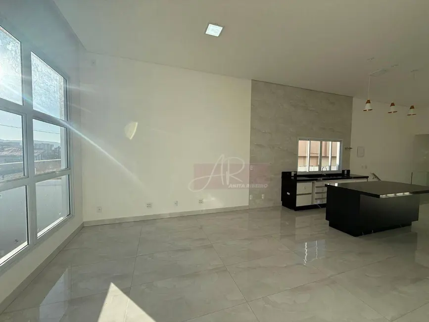 Casa com 3 quartos à venda, 304m2 em Pouso Alegre - MG - imagem 4 Foto 4 de Casa com 3 quartos à venda, 304m2 em Pouso Alegre - MG