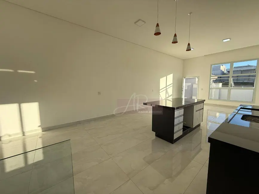 Casa com 3 quartos à venda, 304m2 em Pouso Alegre - MG - imagem 6 Foto 6 de Casa com 3 quartos à venda, 304m2 em Pouso Alegre - MG