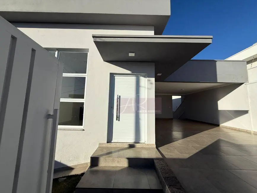 Casa com 3 quartos à venda, 304m2 em Pouso Alegre - MG - imagem 2 Foto 2 de Casa com 3 quartos à venda, 304m2 em Pouso Alegre - MG