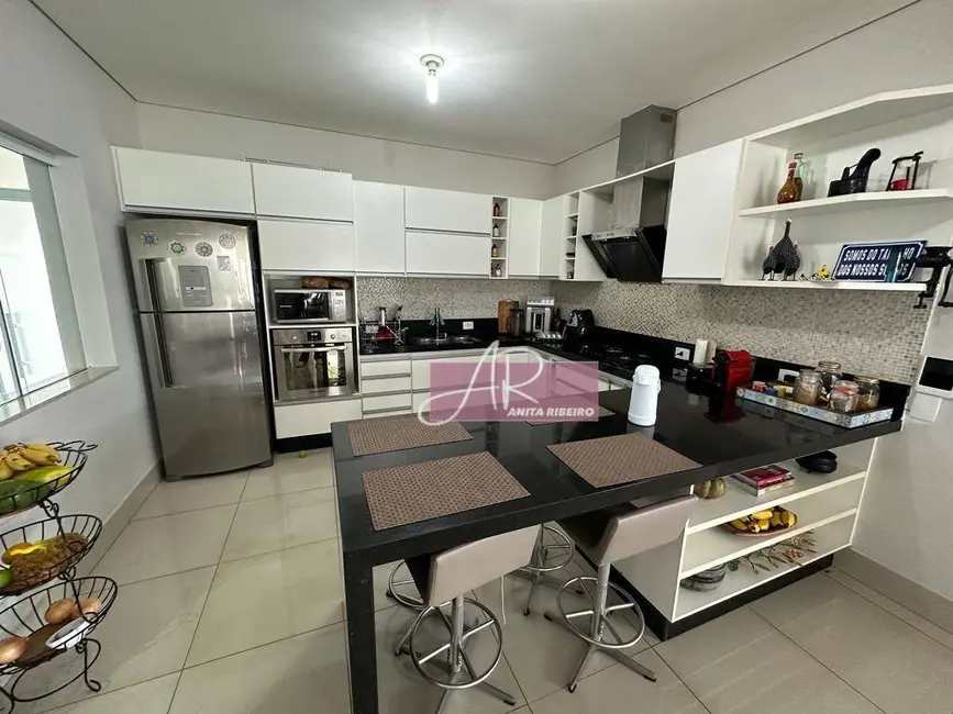 Foto 6 de Casa com 4 quartos à venda, 300m2 em Pouso Alegre - MG