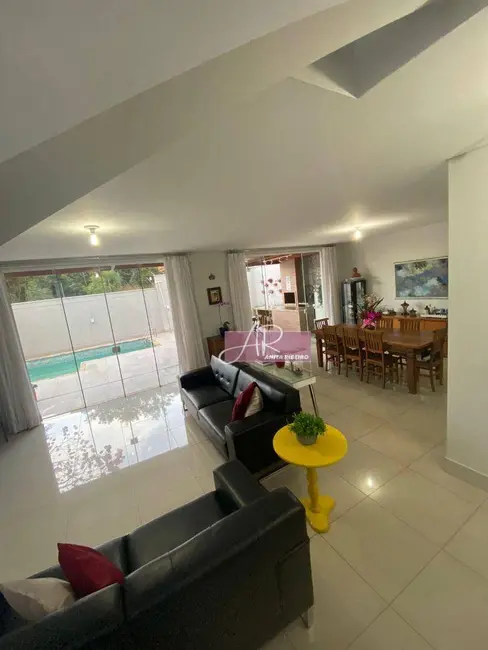 Foto 4 de Casa com 4 quartos à venda, 300m2 em Pouso Alegre - MG