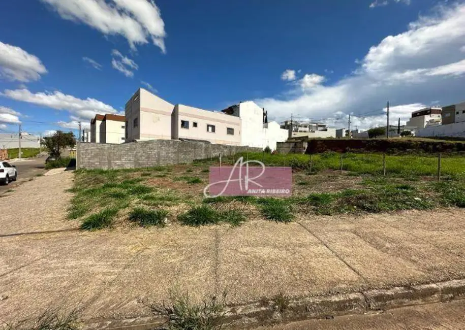 Foto 1 de Terreno / Lote à venda, 293m2 em Pouso Alegre - MG