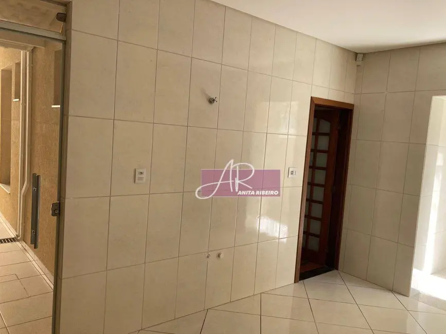 Casa com 4 quartos à venda, 400m2 em Centro, Pouso Alegre - MG - imagem 8 Foto 8 de Casa com 4 quartos à venda, 400m2 em Centro, Pouso Alegre - MG