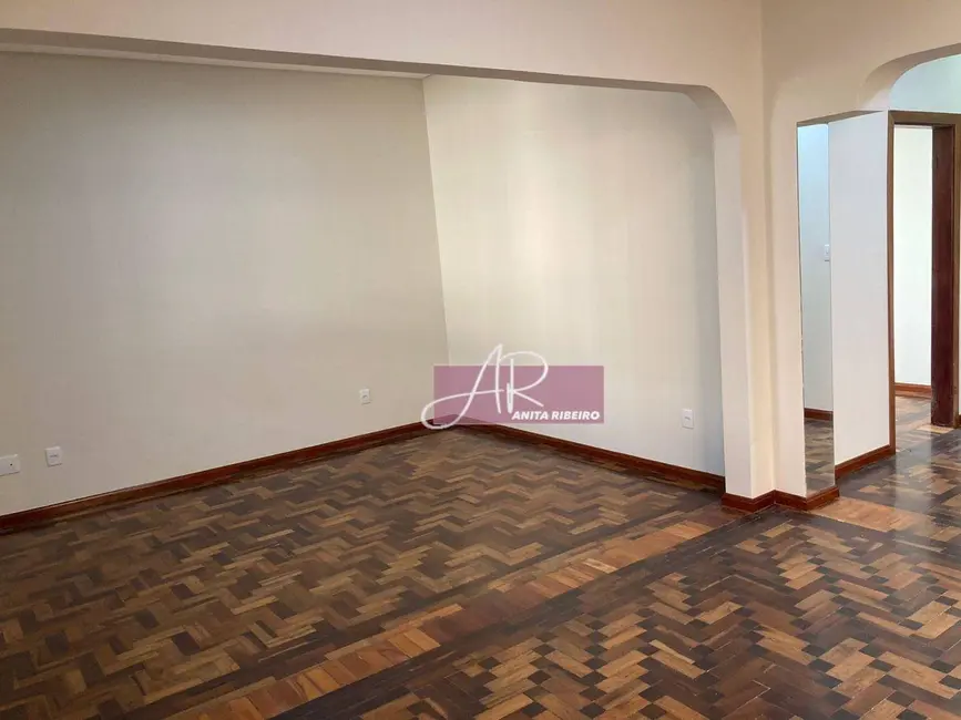 Casa com 4 quartos à venda, 400m2 em Centro, Pouso Alegre - MG - imagem 5 Foto 5 de Casa com 4 quartos à venda, 400m2 em Centro, Pouso Alegre - MG