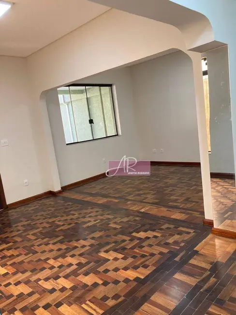 Casa com 4 quartos à venda, 400m2 em Centro, Pouso Alegre - MG - imagem 4 Foto 4 de Casa com 4 quartos à venda, 400m2 em Centro, Pouso Alegre - MG