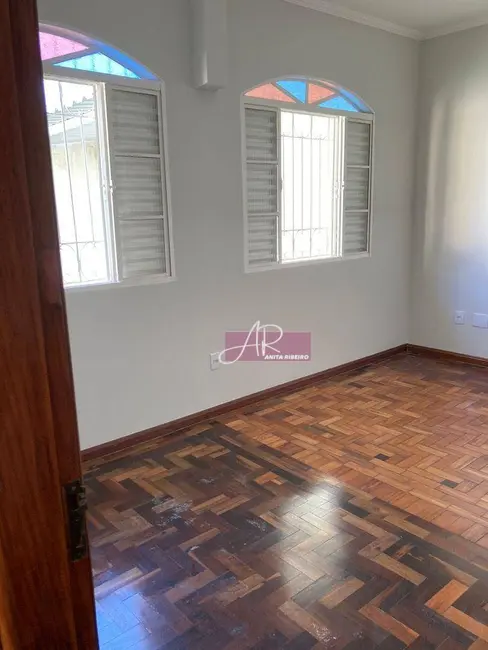 Casa com 4 quartos à venda, 400m2 em Centro, Pouso Alegre - MG - imagem 9 Foto 9 de Casa com 4 quartos à venda, 400m2 em Centro, Pouso Alegre - MG