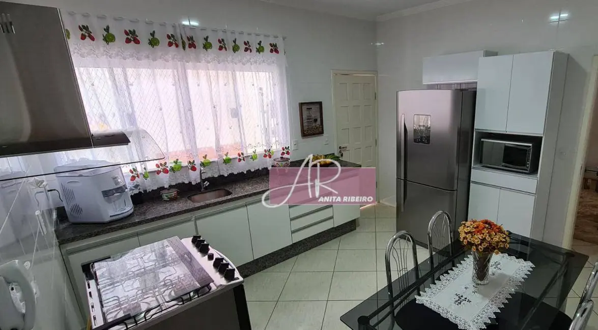 Foto 3 de Casa com 3 quartos à venda, 120m2 em Jardim Canadá, Pouso Alegre - MG