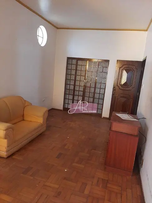 Foto 1 de Casa com 4 quartos à venda, 210m2 em Centro, Pouso Alegre - MG