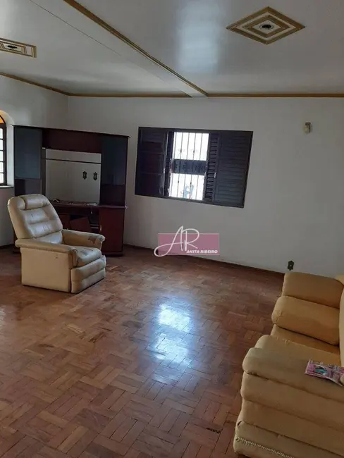 Foto 2 de Casa com 4 quartos à venda, 210m2 em Centro, Pouso Alegre - MG