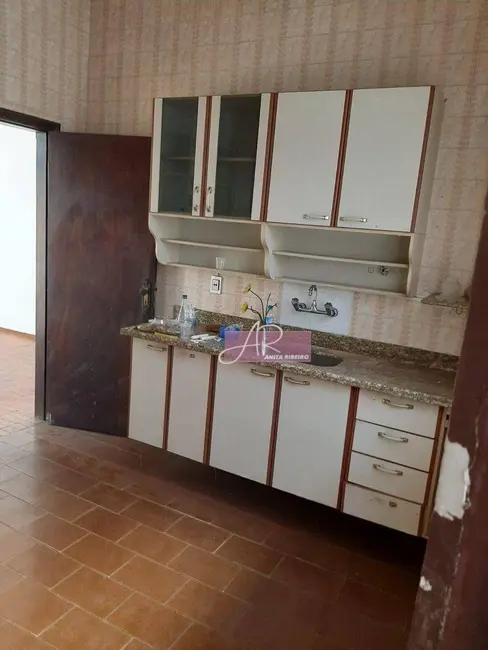 Casa com 4 quartos à venda, 210m2 em Centro, Pouso Alegre - MG - imagem 4 Foto 4 de Casa com 4 quartos à venda, 210m2 em Centro, Pouso Alegre - MG