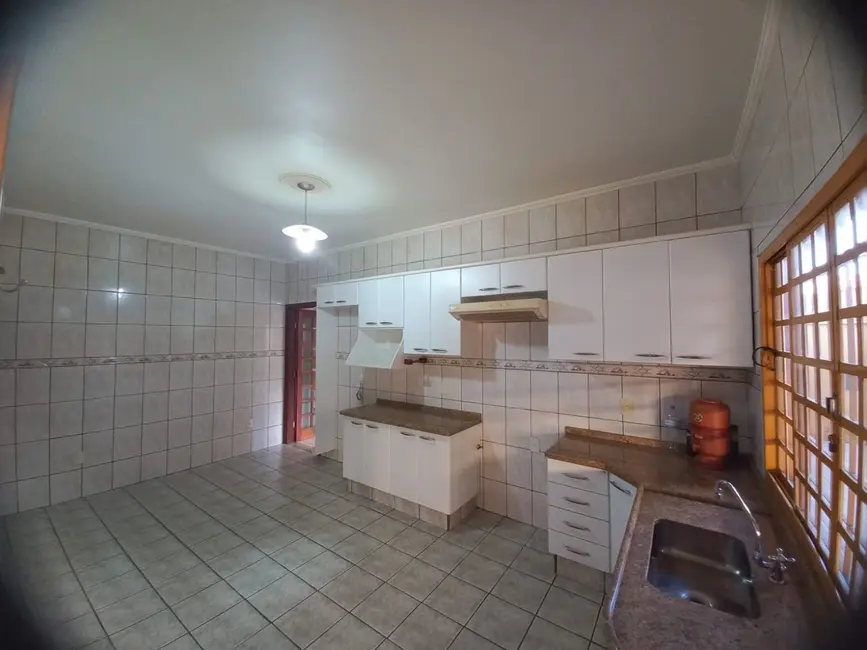 Foto 4 de Casa com 3 quartos à venda, 300m2 em Pouso Alegre - MG