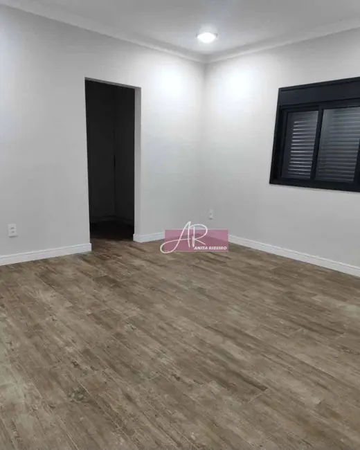 Casa com 3 quartos à venda, 300m2 em Pouso Alegre - MG - imagem 4 Foto 4 de Casa com 3 quartos à venda, 300m2 em Pouso Alegre - MG