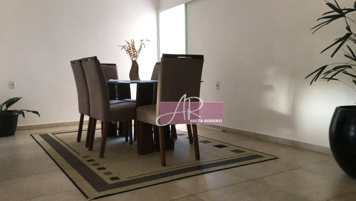 Casa com 5 quartos à venda, 180m2 em Pouso Alegre - MG - imagem 4 Foto 4 de Casa com 5 quartos à venda, 180m2 em Pouso Alegre - MG