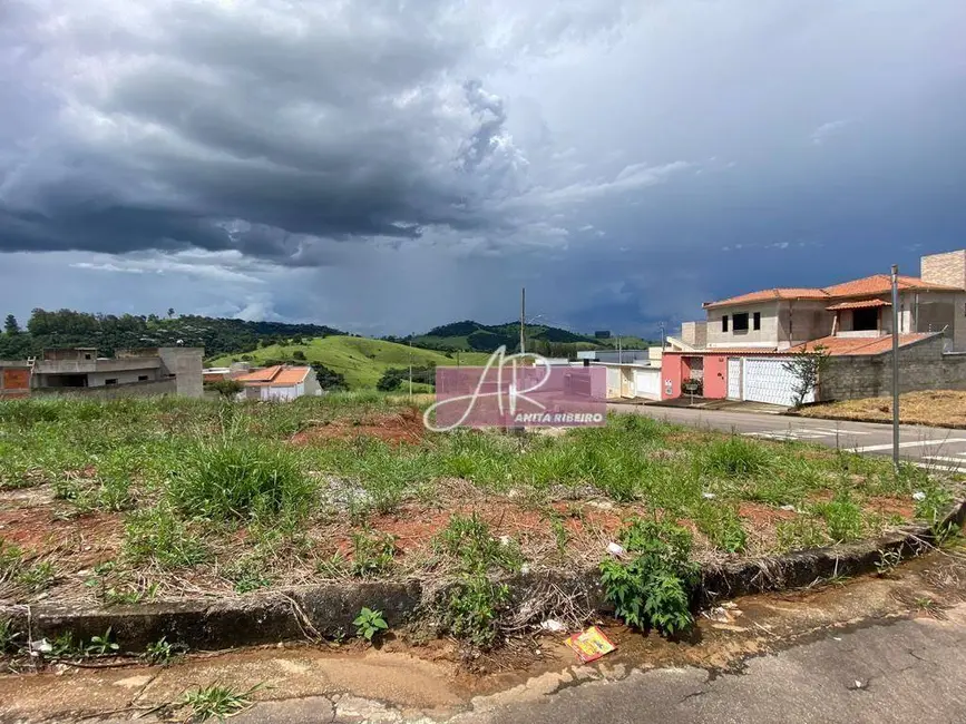 Foto 1 de Terreno / Lote à venda, 395m2 em Pouso Alegre - MG