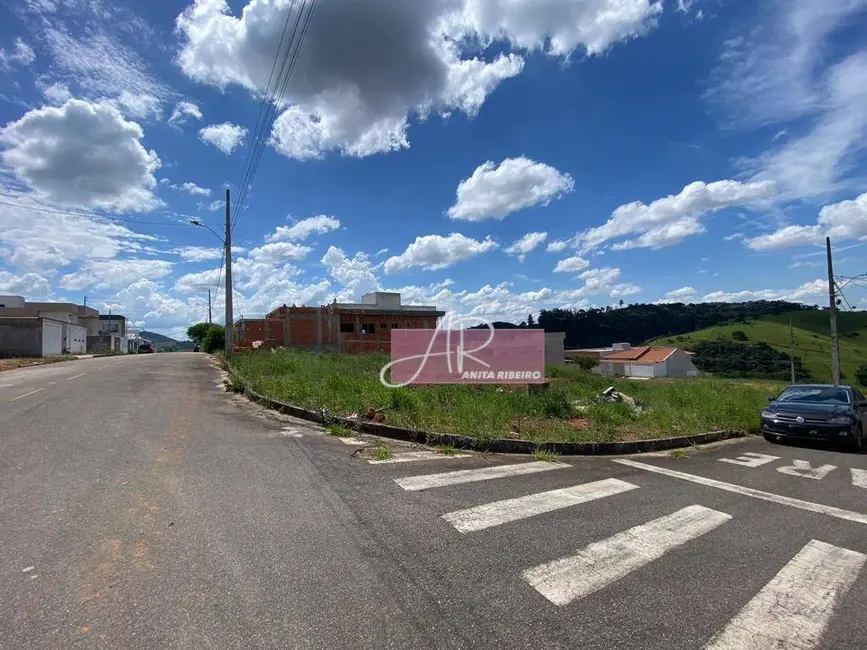 Foto 2 de Terreno / Lote à venda, 395m2 em Pouso Alegre - MG
