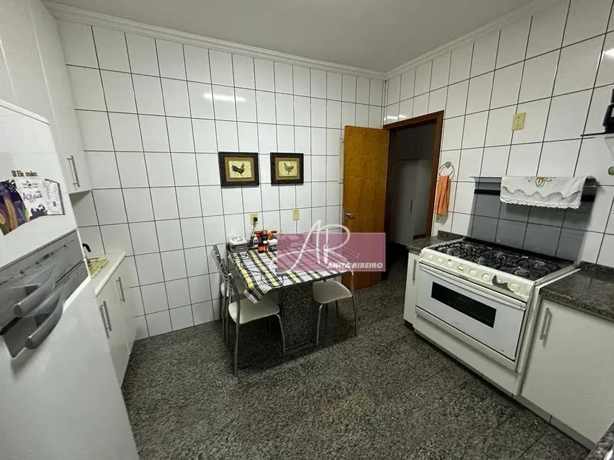 Foto 5 de Apartamento com 3 quartos à venda, 130m2 em Pouso Alegre - MG