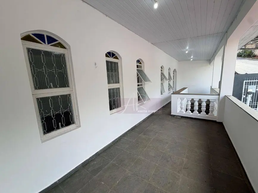 Foto 3 de Casa com 7 quartos à venda, 345m2 em Pouso Alegre - MG