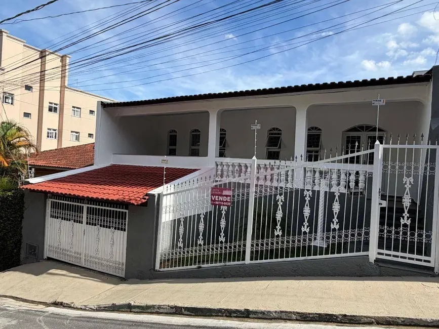 Foto 1 de Casa com 7 quartos à venda, 345m2 em Pouso Alegre - MG