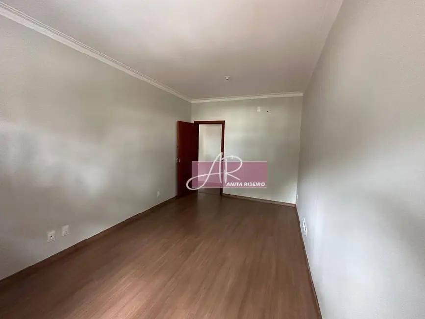Foto 4 de Apartamento com 2 quartos à venda, 84m2 em Pouso Alegre - MG