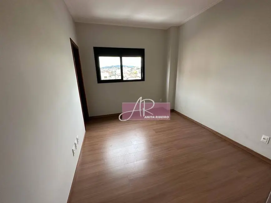 Foto 5 de Apartamento com 3 quartos à venda, 68m2 em Pouso Alegre - MG