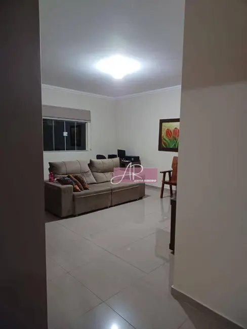 Casa com 4 quartos à venda, 300m2 em Jardim Floresta, Pouso Alegre - MG - imagem 2 Foto 2 de Casa com 4 quartos à venda, 300m2 em Jardim Floresta, Pouso Alegre - MG