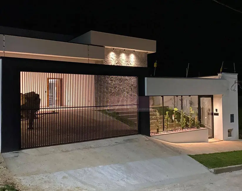 Foto 1 de Casa com 3 quartos à venda, 408m2 em Pouso Alegre - MG