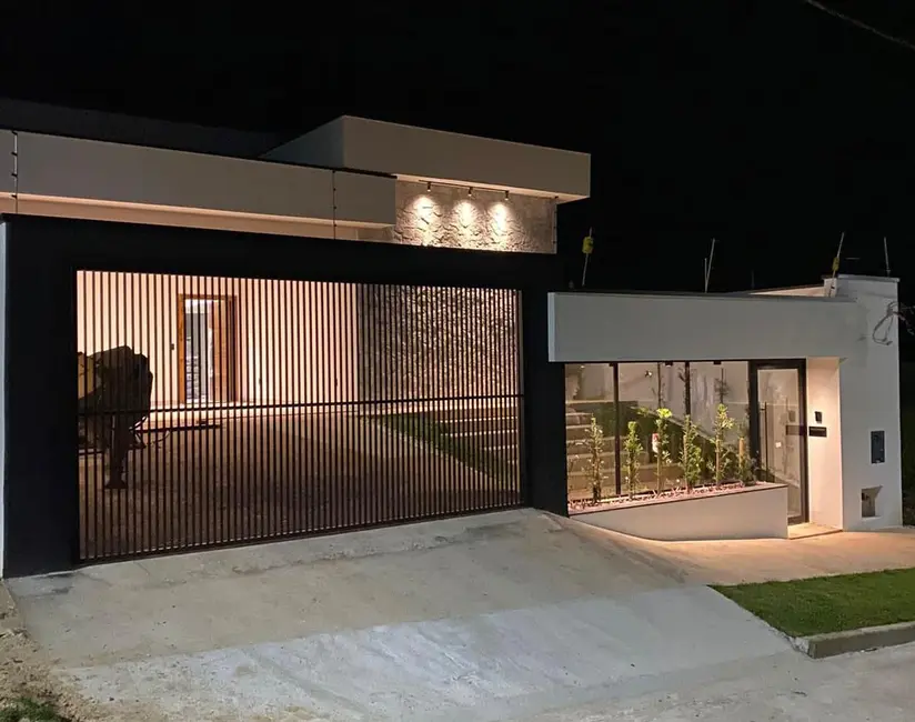 Foto 1 de Casa com 3 quartos à venda, 408m2 em Pouso Alegre - MG