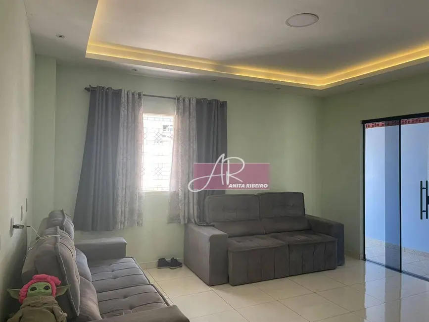 Foto 3 de Casa com 4 quartos à venda, 240m2 em Pouso Alegre - MG