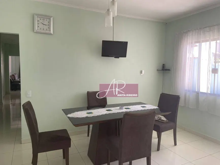 Foto 4 de Casa com 4 quartos à venda, 240m2 em Pouso Alegre - MG