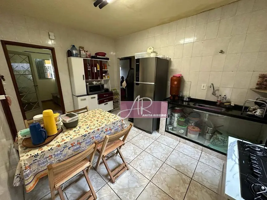 Casa com 3 quartos à venda, 310m2 em Jardim Aureliano, Pouso Alegre - MG - imagem 3 Foto 3 de Casa com 3 quartos à venda, 310m2 em Jardim Aureliano, Pouso Alegre - MG