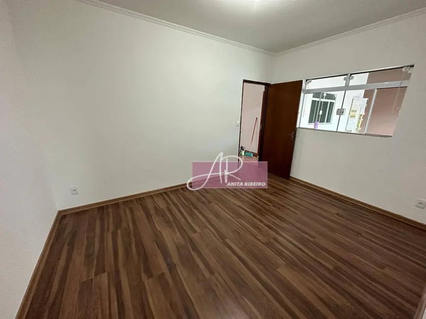 Foto 8 de Casa com 3 quartos à venda, 200m2 em Pouso Alegre - MG
