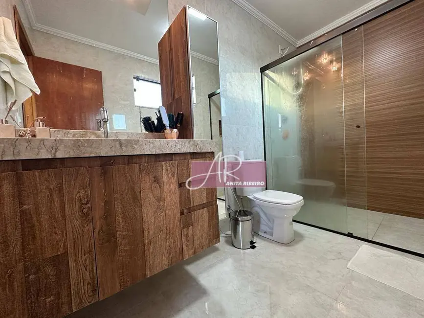 Casa com 3 quartos à venda, 300m2 em Colinas de Santa Bárbara, Pouso Alegre - MG - imagem 9 Foto 9 de Casa com 3 quartos à venda, 300m2 em Colinas de Santa Bárbara, Pouso Alegre - MG