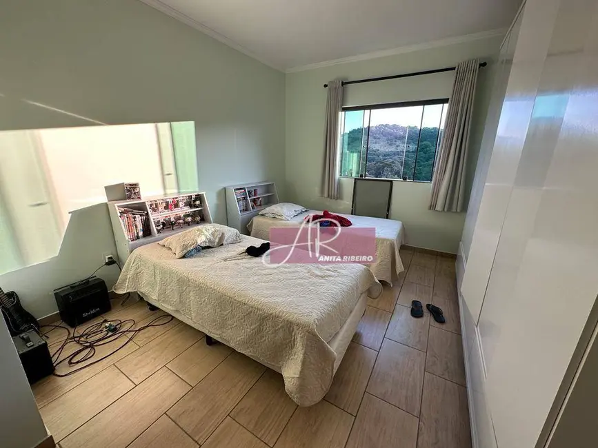 Casa com 3 quartos à venda, 300m2 em Colinas de Santa Bárbara, Pouso Alegre - MG - imagem 8 Foto 8 de Casa com 3 quartos à venda, 300m2 em Colinas de Santa Bárbara, Pouso Alegre - MG