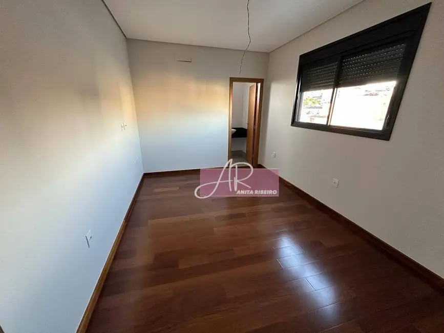 Apartamento com 3 quartos à venda, 124m2 em Primavera, Pouso Alegre - MG - imagem 5 Foto 5 de Apartamento com 3 quartos à venda, 124m2 em Primavera, Pouso Alegre - MG