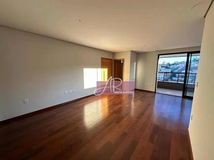 Foto 1 de Apartamento com 3 quartos à venda, 124m2 em Primavera, Pouso Alegre - MG