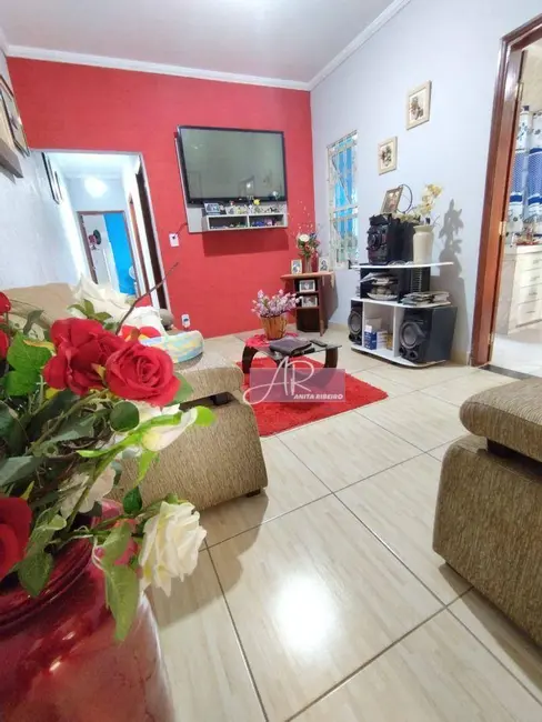 Foto 2 de Casa com 3 quartos à venda, 120m2 em Maria Guimarães Franco Rios, Pouso Alegre - MG