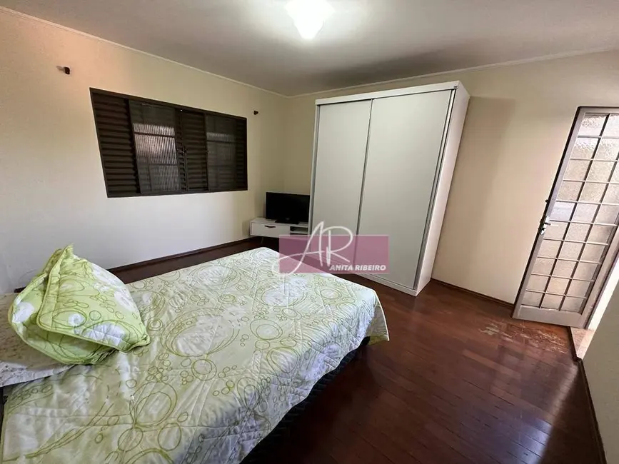 Casa com 6 quartos à venda, 244m2 em Centro, Pouso Alegre - MG - imagem 8 Foto 8 de Casa com 6 quartos à venda, 244m2 em Centro, Pouso Alegre - MG