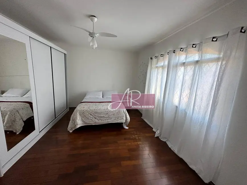 Casa com 6 quartos à venda, 244m2 em Centro, Pouso Alegre - MG - imagem 7 Foto 7 de Casa com 6 quartos à venda, 244m2 em Centro, Pouso Alegre - MG